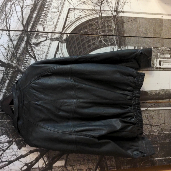 Black bomber leather jacket - Picture 2 of 3